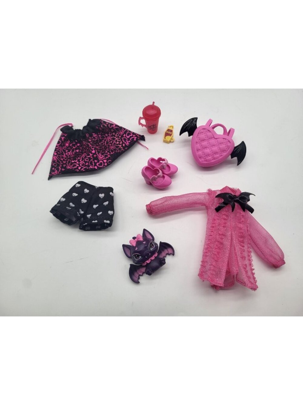 Monster High Draculaura G3 1st Core 2022 Accessories Outfit Shoes Backpack Pet